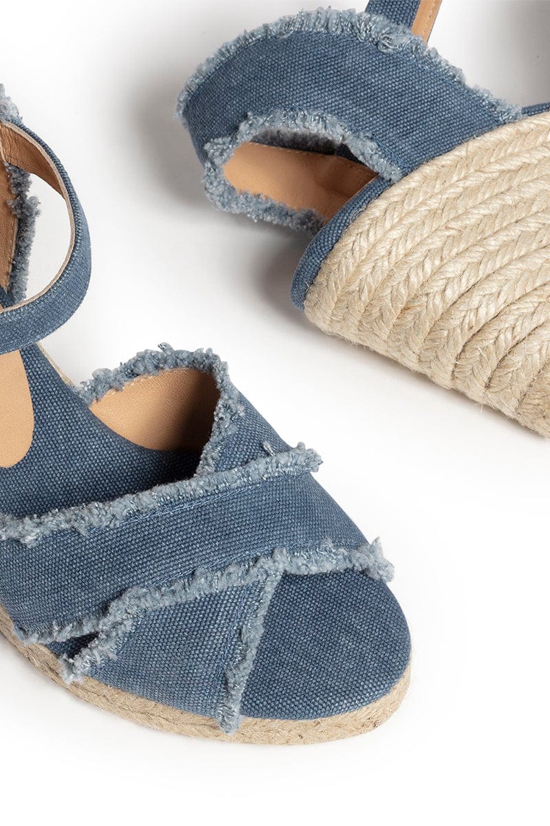 Stylish Castaner Bromelia Wedge with Frayed Edge in Azuldenm